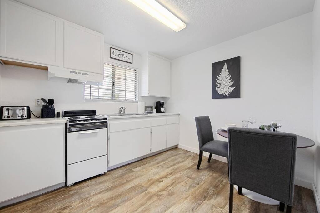 Couples Studio 1 W Full Kitchen Lägenhet Oakhurst Exteriör bild